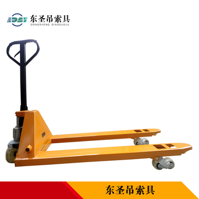 手動(dòng)液壓搬運(yùn)車(chē)使用場(chǎng)所的限制因素及其與貨梯零部件制造的關(guān)聯(lián)